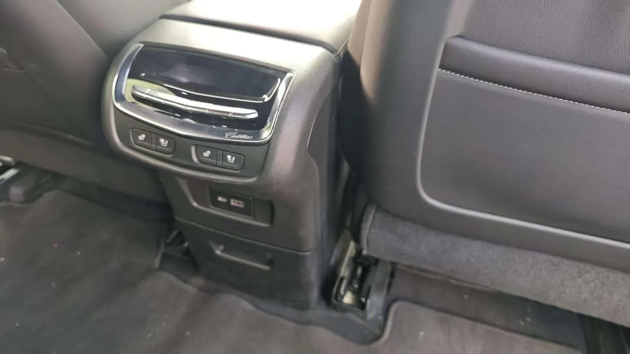 Cadillac 2025 XT6 48V 2.0T 6 4-wheel drive distinguished administrative black standard automatic gear 7