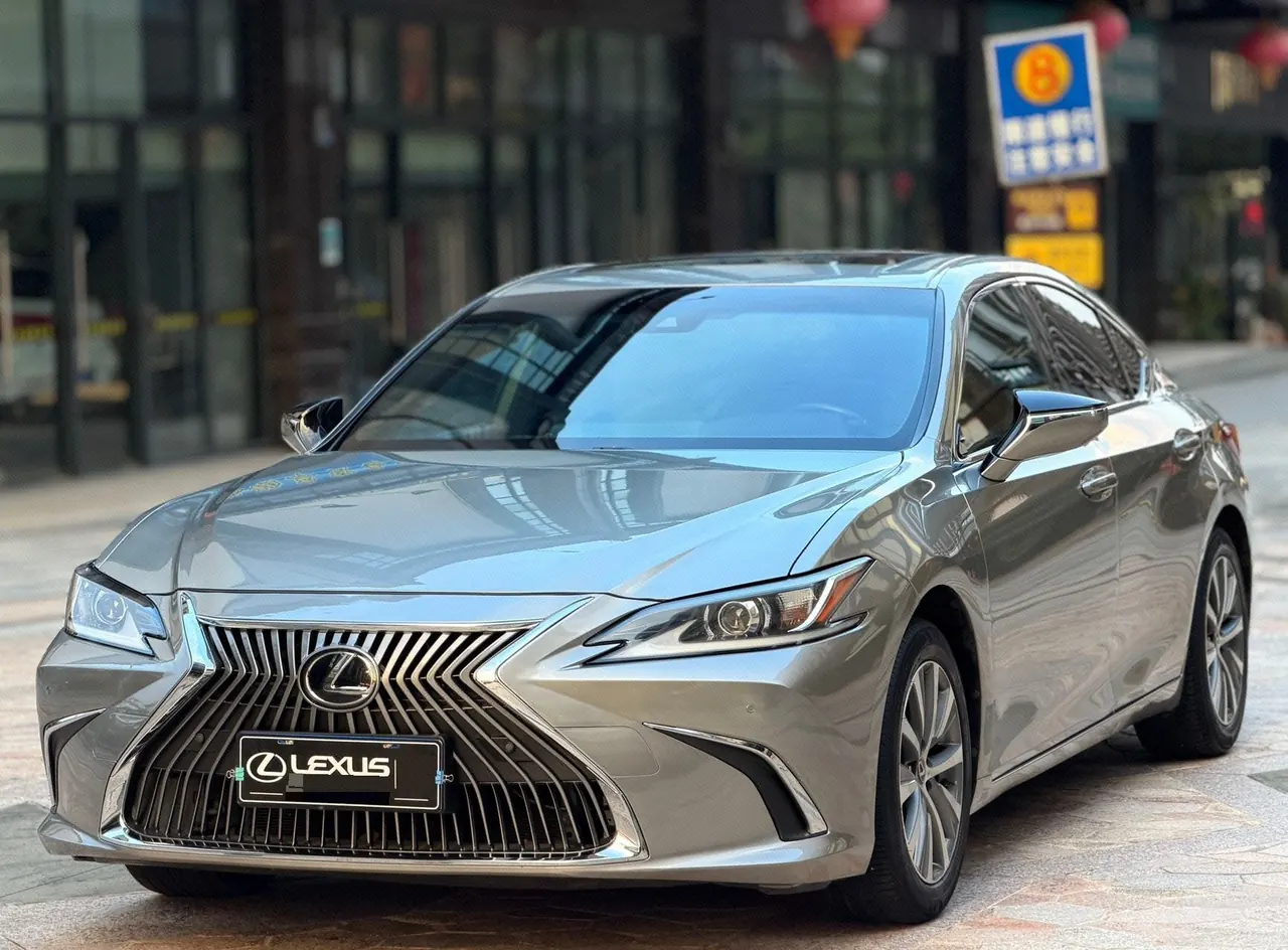 Открыть галерею: Lexus ES (Imported) 2020 ES260 2.5 Excellence Automatic Gear