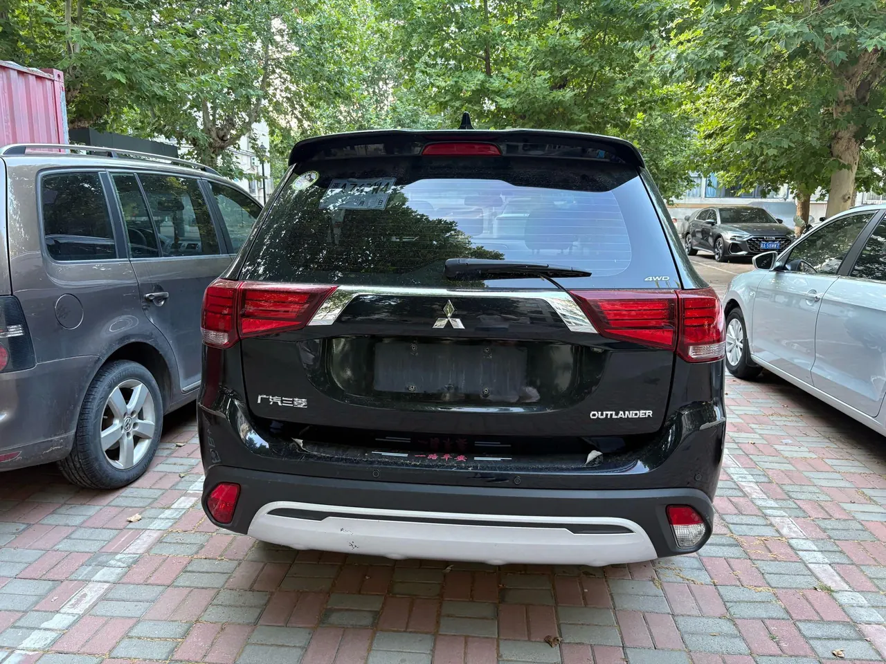 Mitsubishi 2020 Outlander 2.4 stepless four-wheel drive to enjoy the version of 7-seat automatic gear 6
