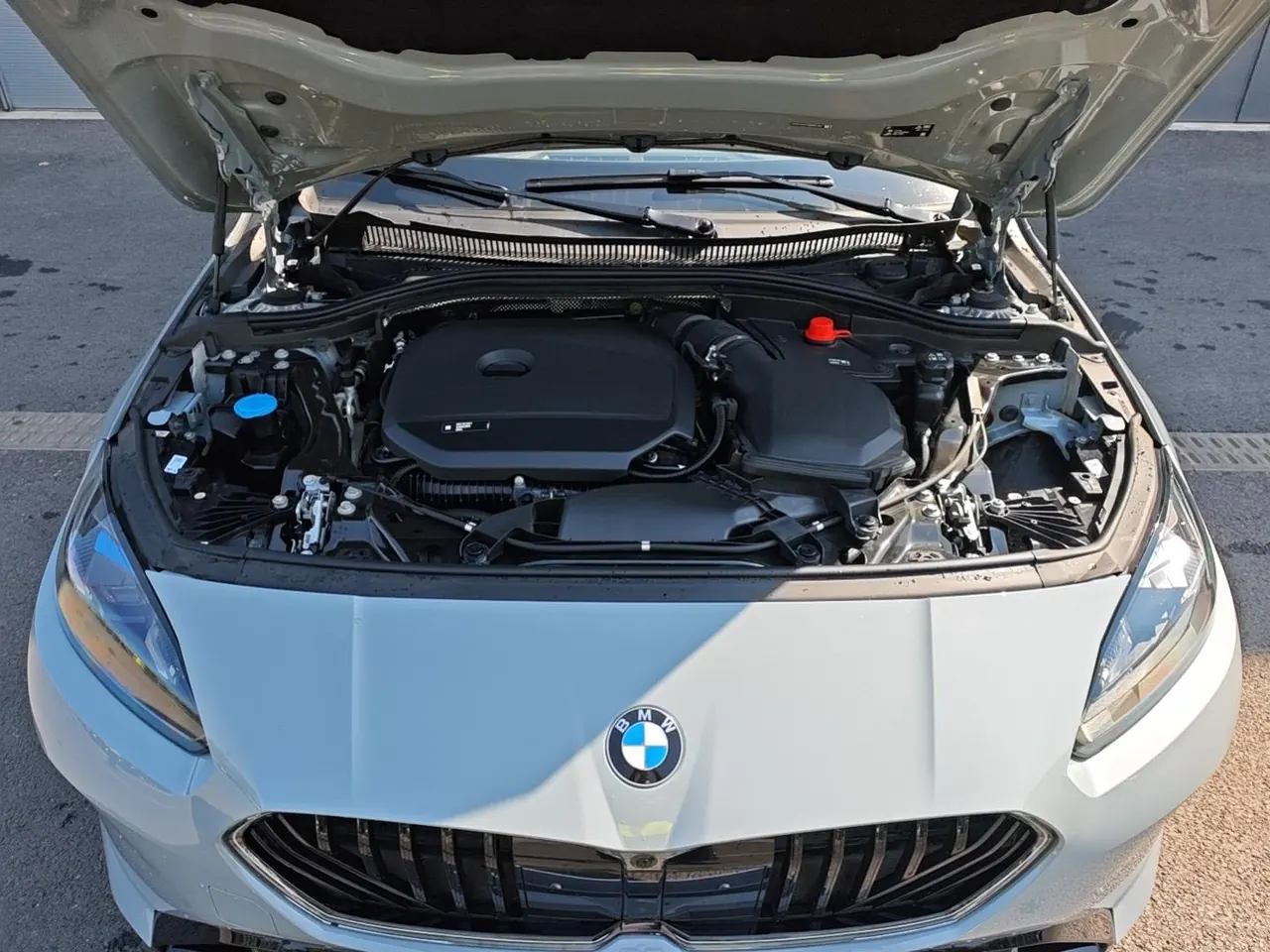 BMW 2 series 2025 225L 2.0T M sports obsidian night suit automatic gear 10