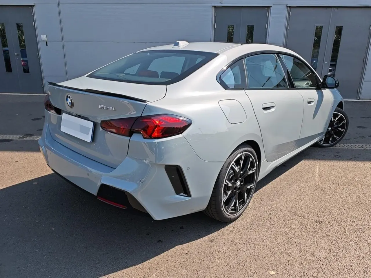 BMW 2 series 2025 225L 2.0T M sports obsidian night suit automatic gear 3