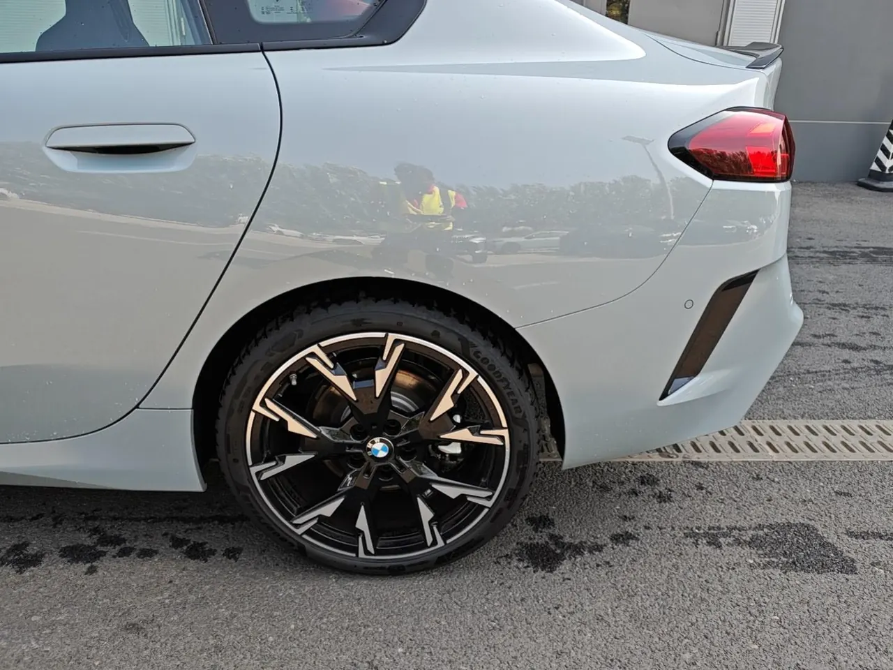 BMW 2 series 2025 225L 2.0T M sports obsidian night suit automatic gear 6