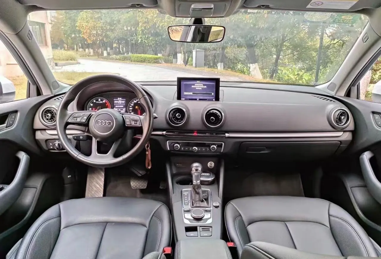 Audi 2020 A3 Sportback 1.4TFSI 35TFSI aggressive automatic gear 3
