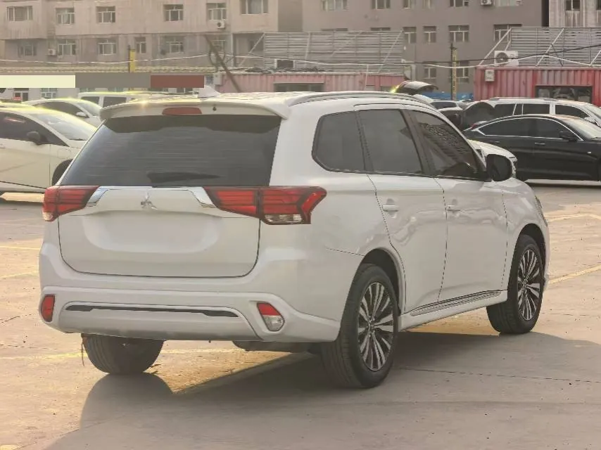Mitsubishi 2020 Outlander 2.0 Stepless Two-Drive Smooth Edition 5-seat Automatic Gear 7