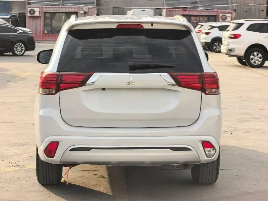 Mitsubishi 2020 Outlander 2.0 Stepless Two-Drive Smooth Edition 5-seat Automatic Gear 8