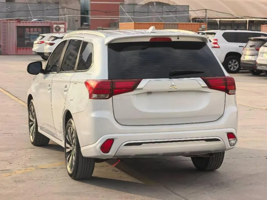 Mitsubishi 2020 Outlander 2.0 Stepless Two-Drive Smooth Edition 5-seat Automatic Gear 9