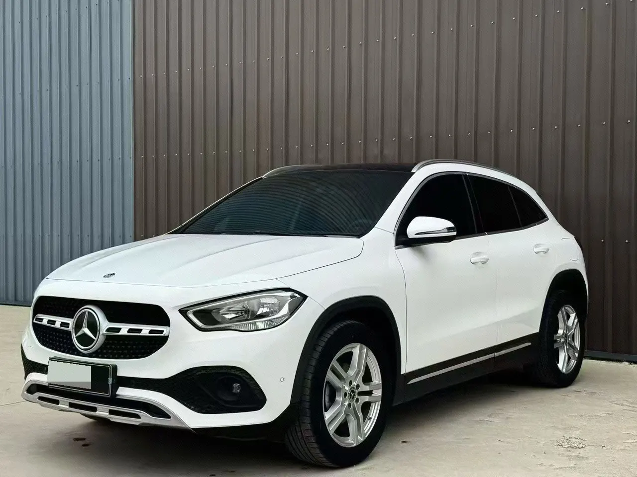 Open image lightbox: Mercedes Benz 2020 GLA 180 1.3T automatic gear