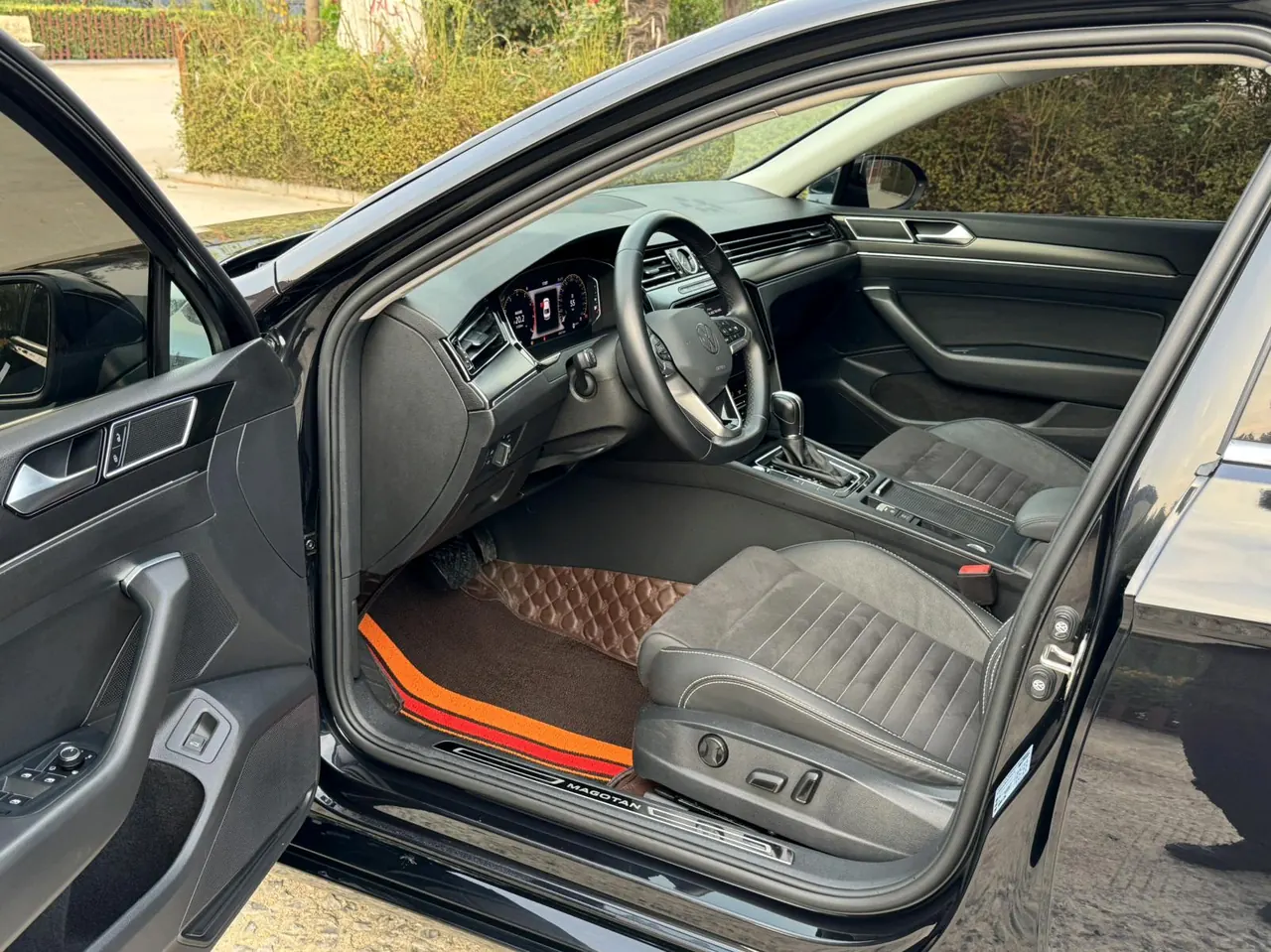 Volkswagen 2020 Magotan 2.0TSI 330TSI luxury automatic transmission 4