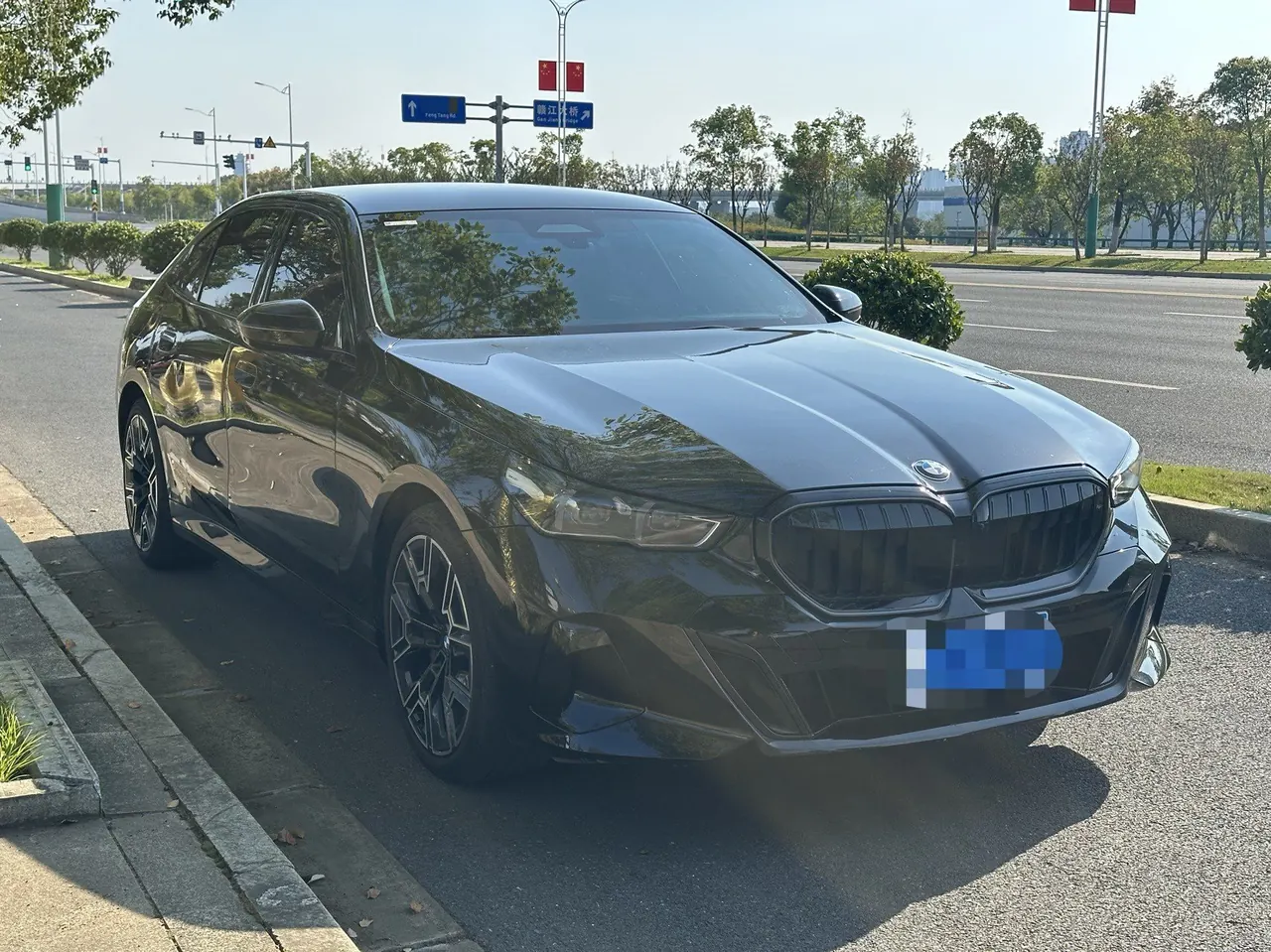 Open image lightbox: BMW 5 series 2026 530Li 48V 2.0T exclusive m sports suit automatic gear