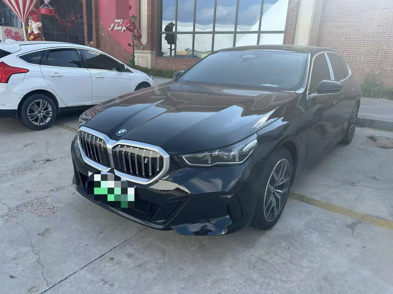 BMW 2026 i5 eDrive 35L M sports suit automatic gear - View 1
