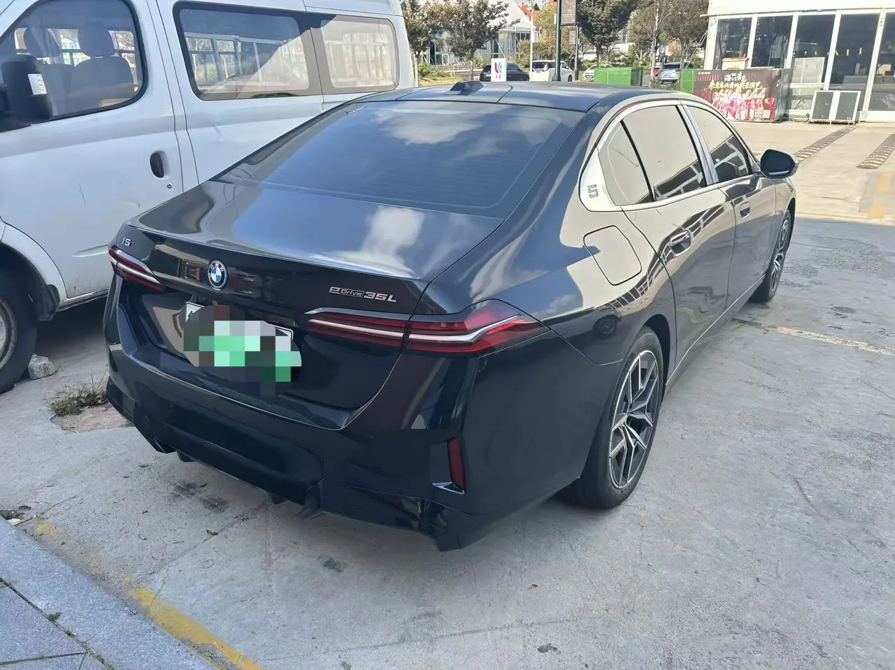 BMW 2026 i5 eDrive 35L M sports suit automatic gear 2