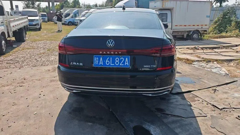 Volkswagen 2026 Passat 2.0TSI 380TSI Subut Longteng Edition Automatic Gear 3