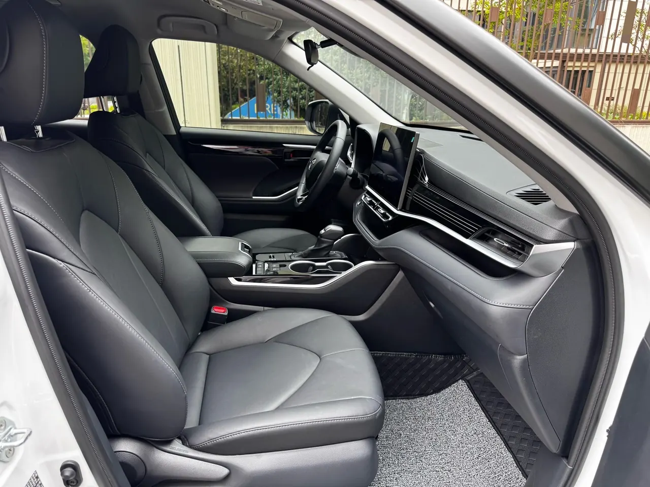 Toyota 2026 Highlander Dual Engine 2.5 Stepless Intelligent Electric Hybrid Two-Drive Elite Edition 5-seat Automatic Transmission 12