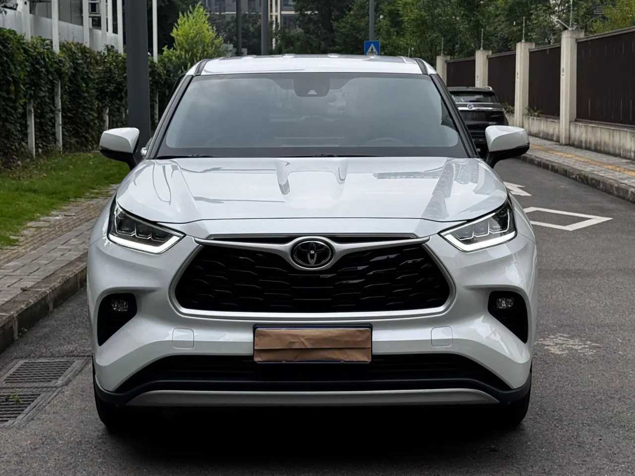 Toyota 2026 Highlander Dual Engine 2.5 Stepless Intelligent Electric Hybrid Two-Drive Elite Edition 5-seat Automatic Transmission 2