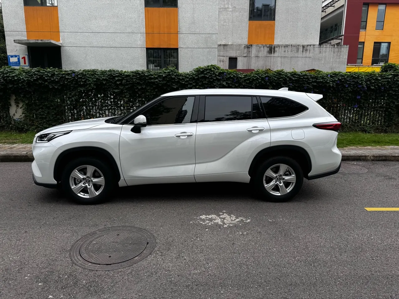 Toyota 2026 Highlander Dual Engine 2.5 Stepless Intelligent Electric Hybrid Two-Drive Elite Edition 5-seat Automatic Transmission 6