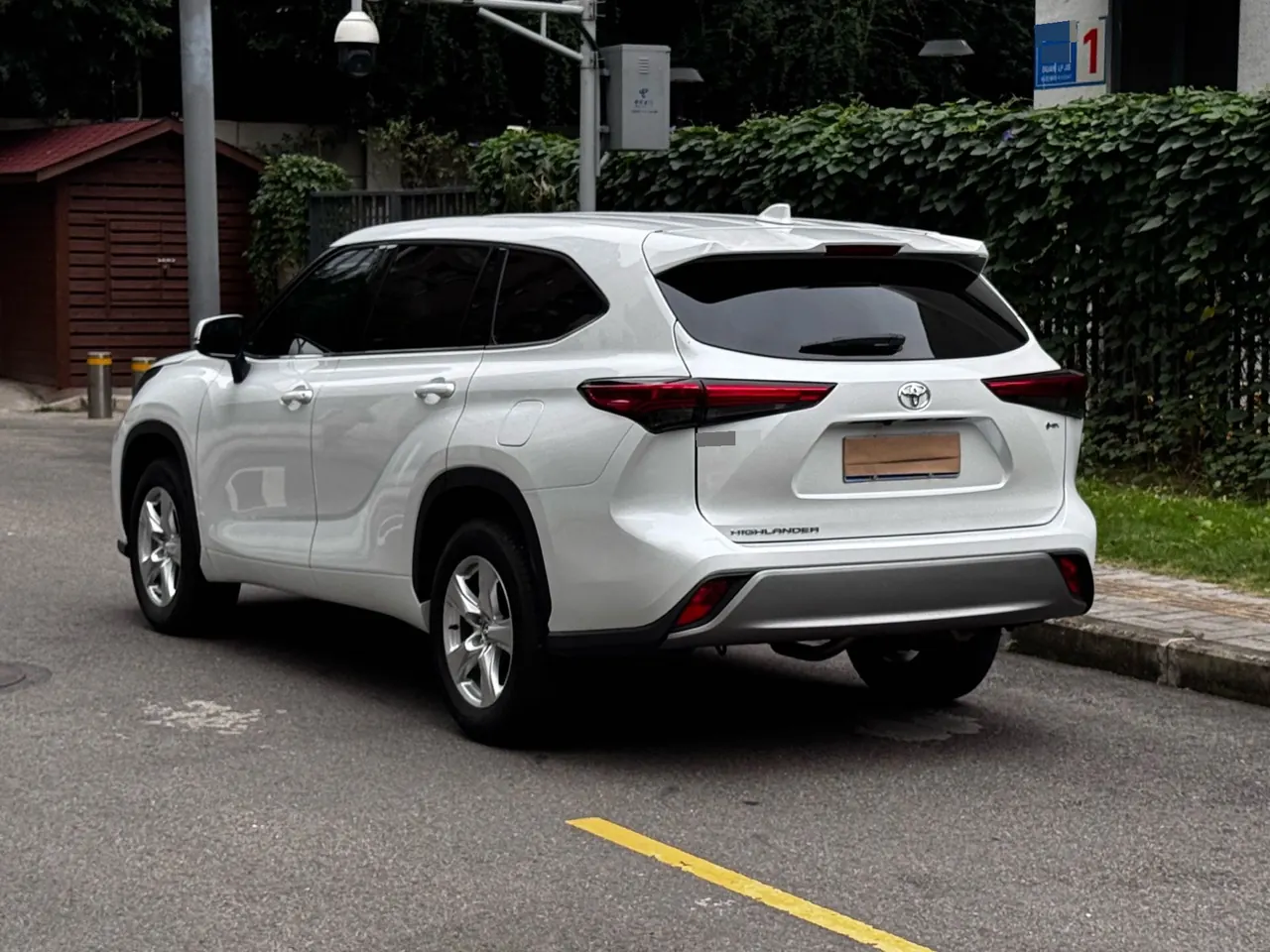 Toyota 2026 Highlander Dual Engine 2.5 Stepless Intelligent Electric Hybrid Two-Drive Elite Edition 5-seat Automatic Transmission 7