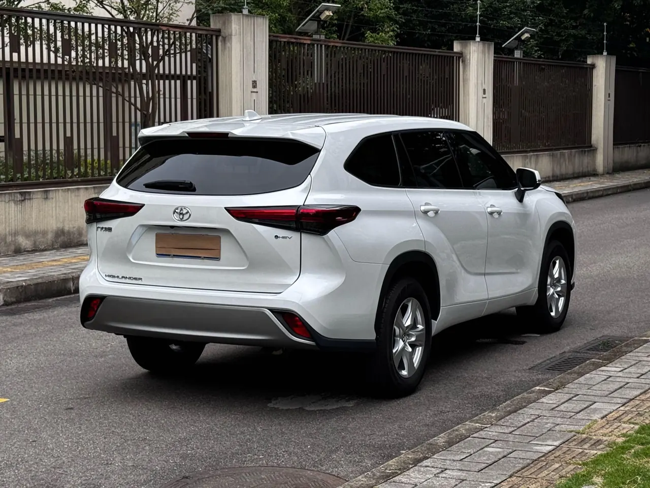 Toyota 2026 Highlander Dual Engine 2.5 Stepless Intelligent Electric Hybrid Two-Drive Elite Edition 5-seat Automatic Transmission 9