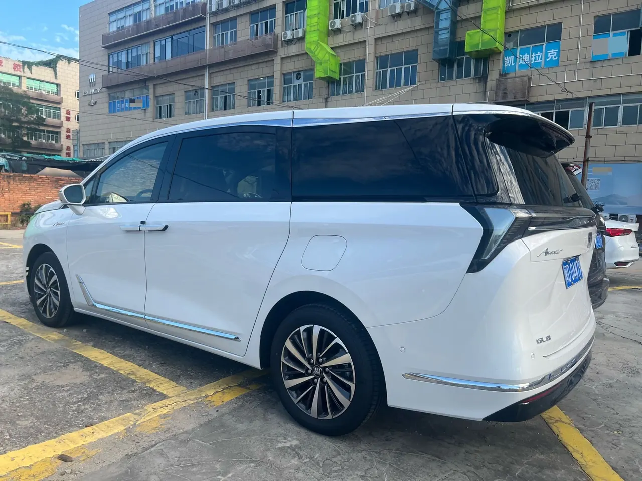Buick 2026 GL8 ES Lu Zun 48V 2.0T Luxury Edition Automatic Gear 5