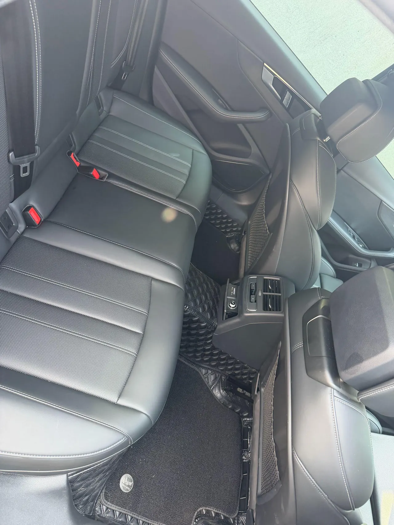 Audi 2024 A4L 2.0TFSI 40TFSI Deluxe Dynamic Automatic 5