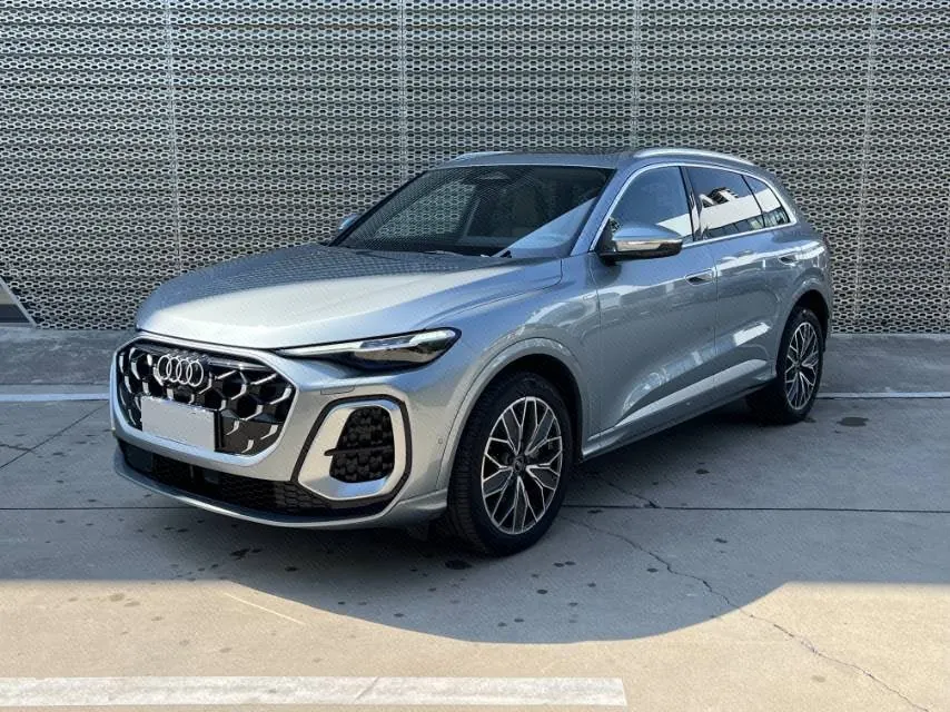 打开图片灯箱:Audi 2026 Q5L 20 T 10 million users exclusive version of automatic gear
