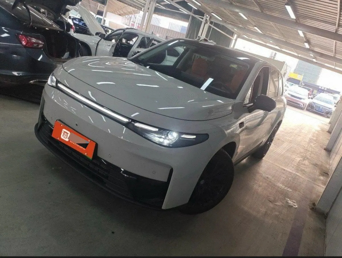 Открыть галерею: Leapmotor 2024 C 10 210 Smart Edition Automatic Gear
