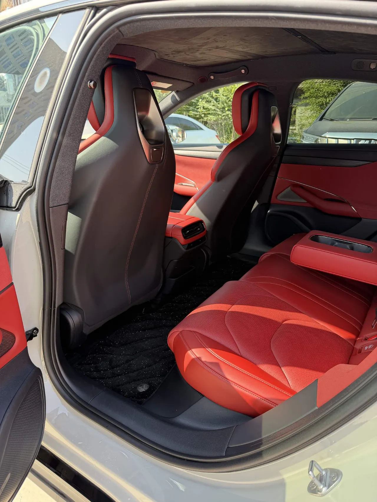 MI 2024 SU 7 700km Rear Drive Standard Founding Edition Automatic Gear 3