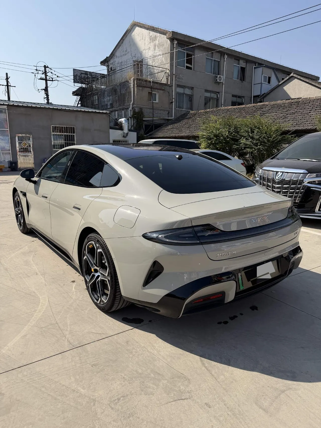 MI 2024 SU 7 700km Rear Drive Standard Founding Edition Automatic Gear 4