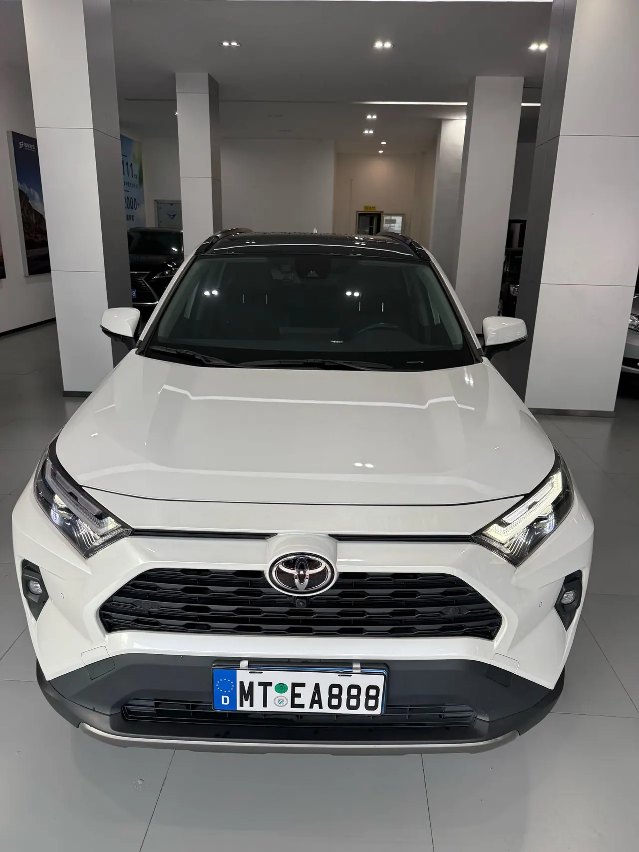 Toyota 2023 RAV4 Rongbo 2.0 Stepless Two-Drive 20th Anniversary Platinum Commemorative Edition Automatic Gear 2