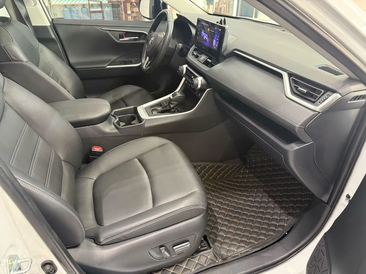 Toyota 2023 RAV4 Rongbo 2.0 Stepless Two-Drive 20th Anniversary Platinum Commemorative Edition Automatic Gear 7