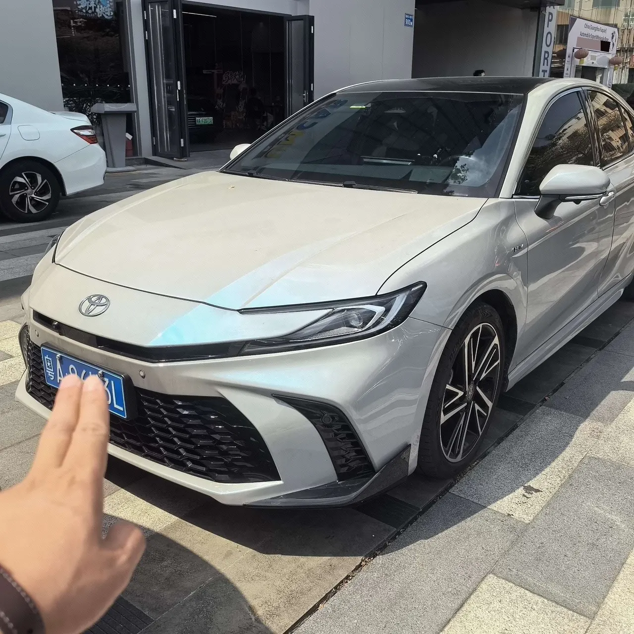 Open image lightbox: Toyota 2025 Camry Dual Engine 2.0HG Stepless Brilliant Edition Automatic Gear