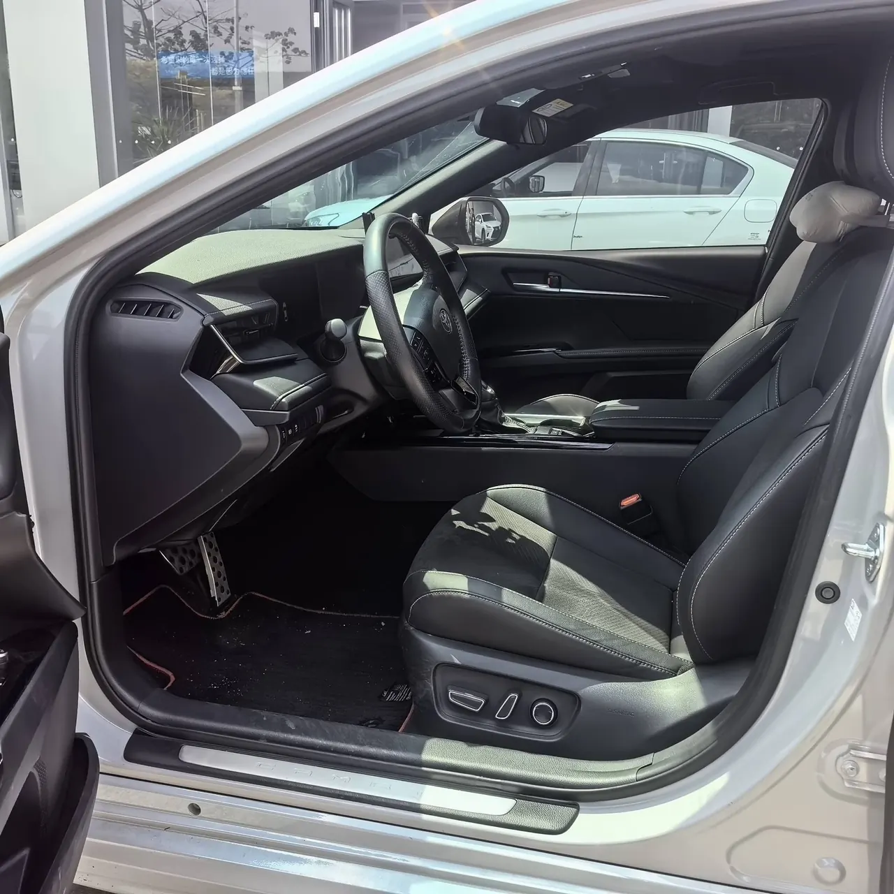 Toyota 2025 Camry Dual Engine 2.0HG Stepless Brilliant Edition Automatic Gear 2