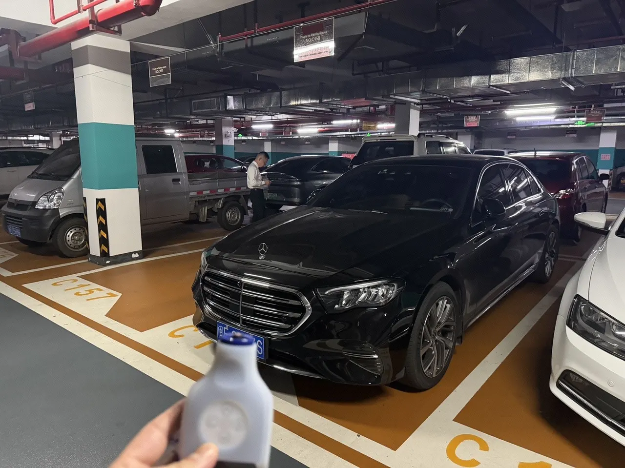 打开图片灯箱:Mercedes Benz E-Class 2025 model E 300 L 48V 2.0T Luxury Edition Automatic