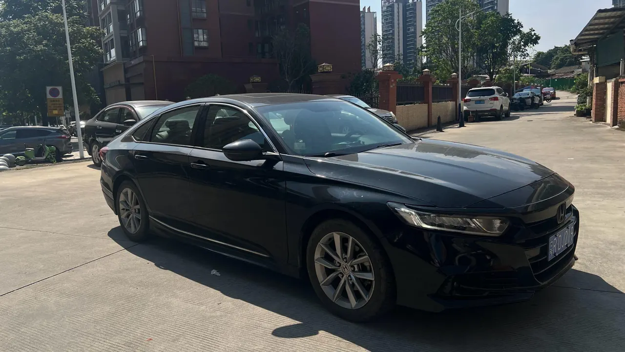 Honda 2022 10th Generation Accord 1.5T Stepless 260TURBO Deluxe Automatic Gear 3