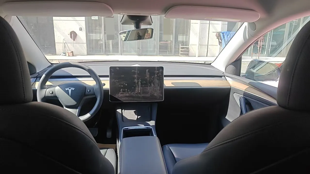 Tesla 2022 Model Y rear-wheel drive version (facelift) automatic gear 2