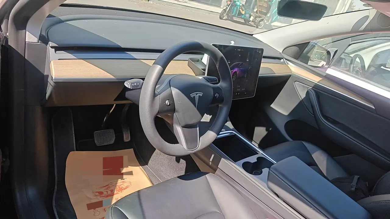 Tesla 2022 Model Y rear-wheel drive version (facelift) automatic gear 3