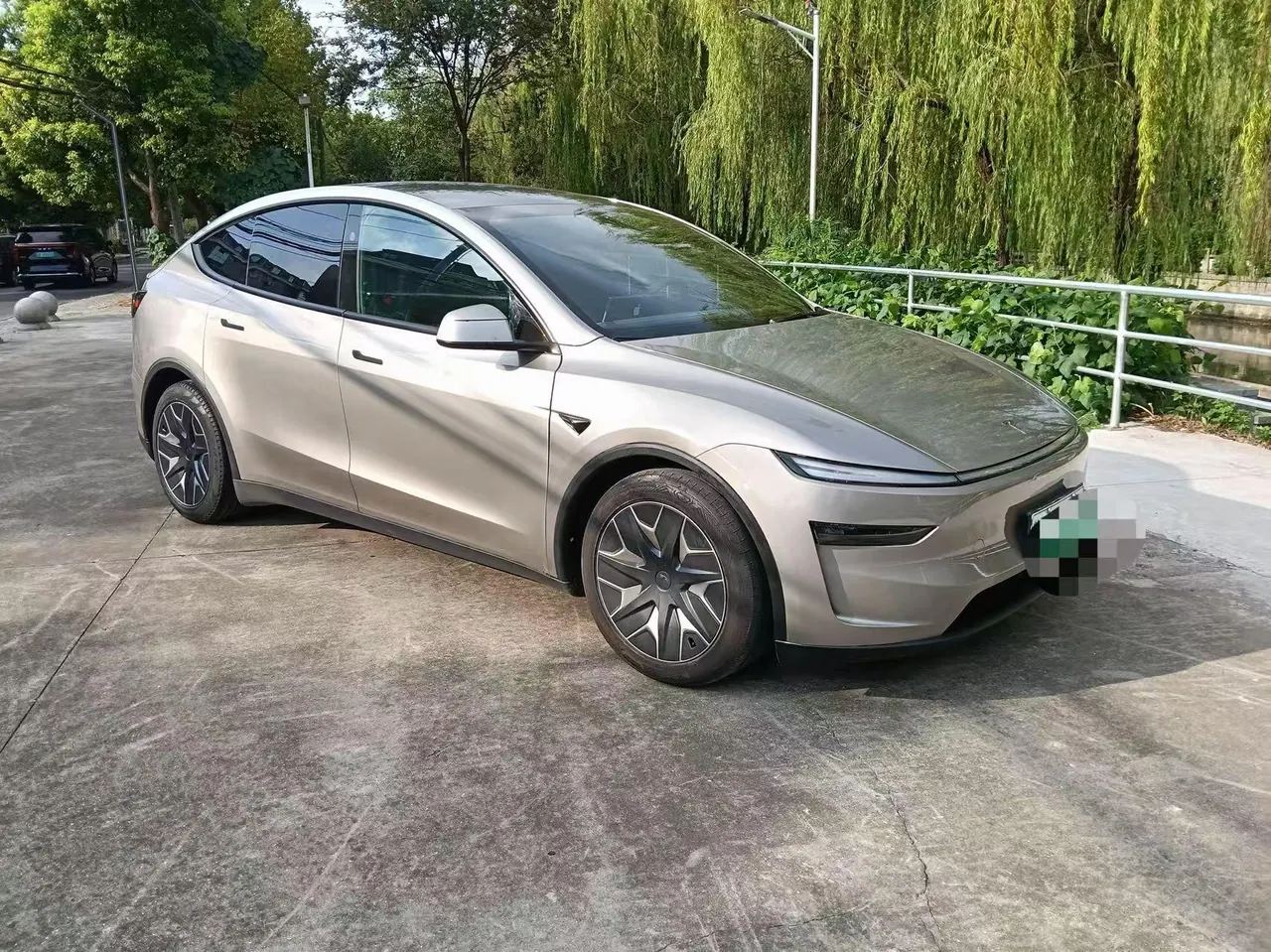Tesla 2025 Model Y L Long Endurance All-Wheel Drive Automatic Transmission 2