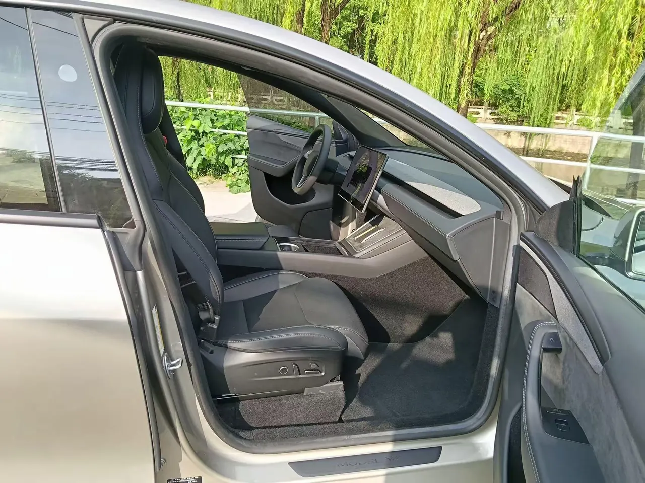 Tesla 2025 Model Y L Long Endurance All-Wheel Drive Automatic Transmission 6
