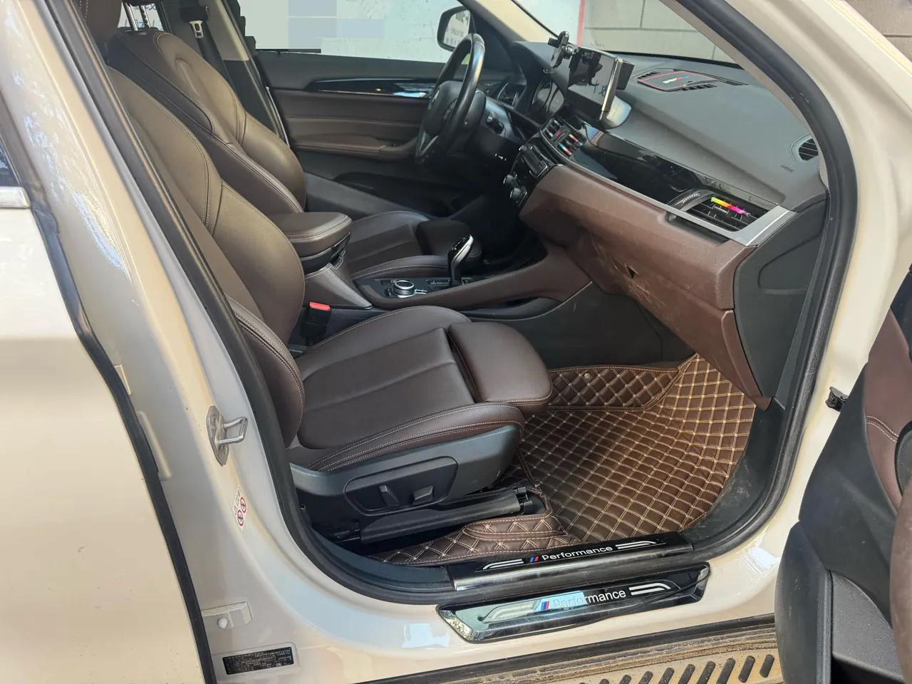 BMW 2020 X1 sDrive25Li 2.0T Leading Automatic Gear 3