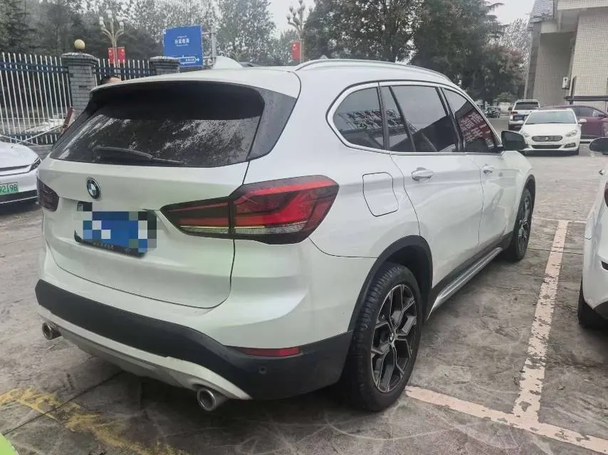 BMW 2022 X1 sDrive20Li 1.5T exclusive automatic gear 3