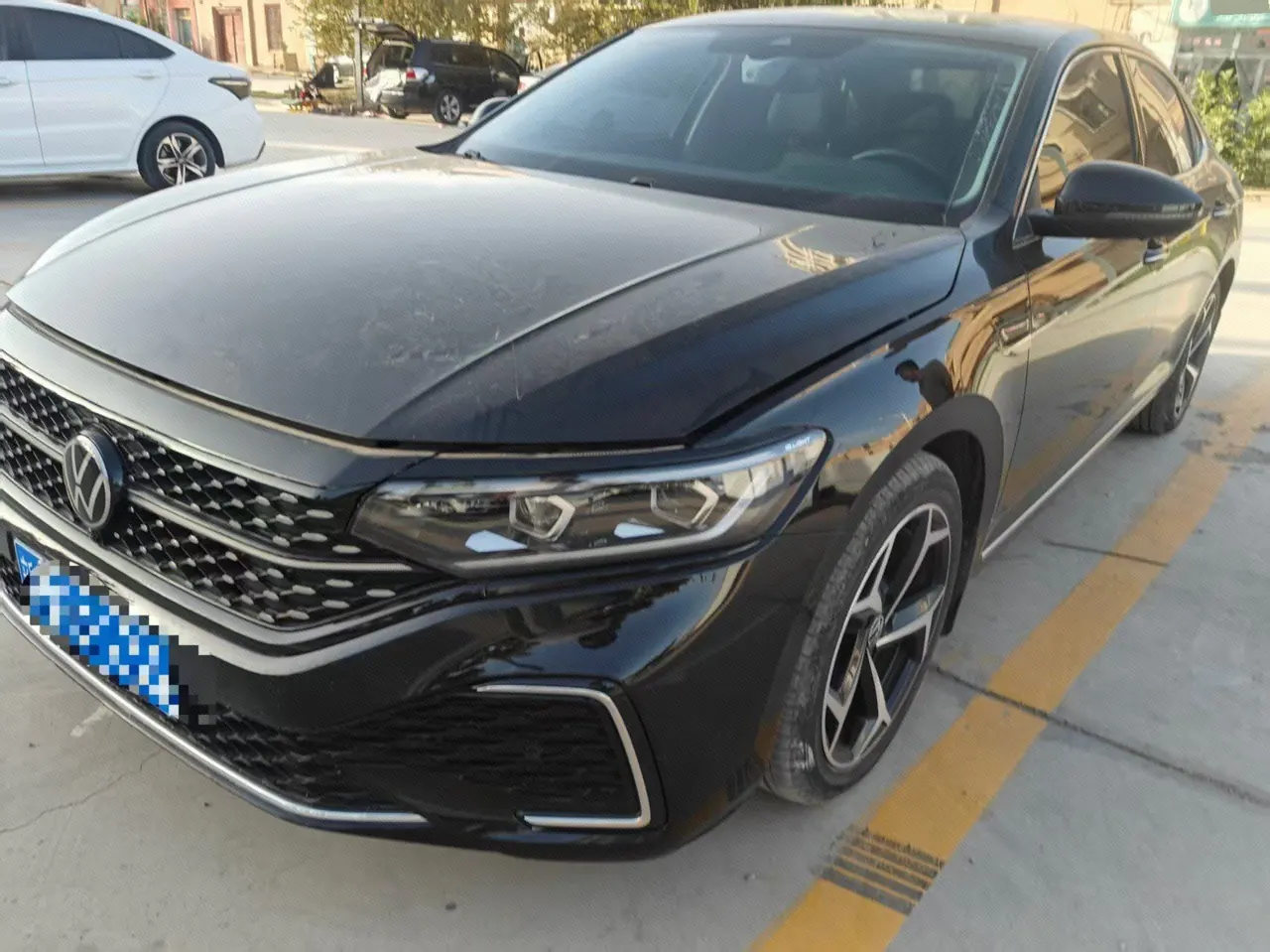 打开图片灯箱:Volkswagen 2023 Passat 2.0TSI 330TSI Starry Sky Luxury Edition (facelift) Automatic