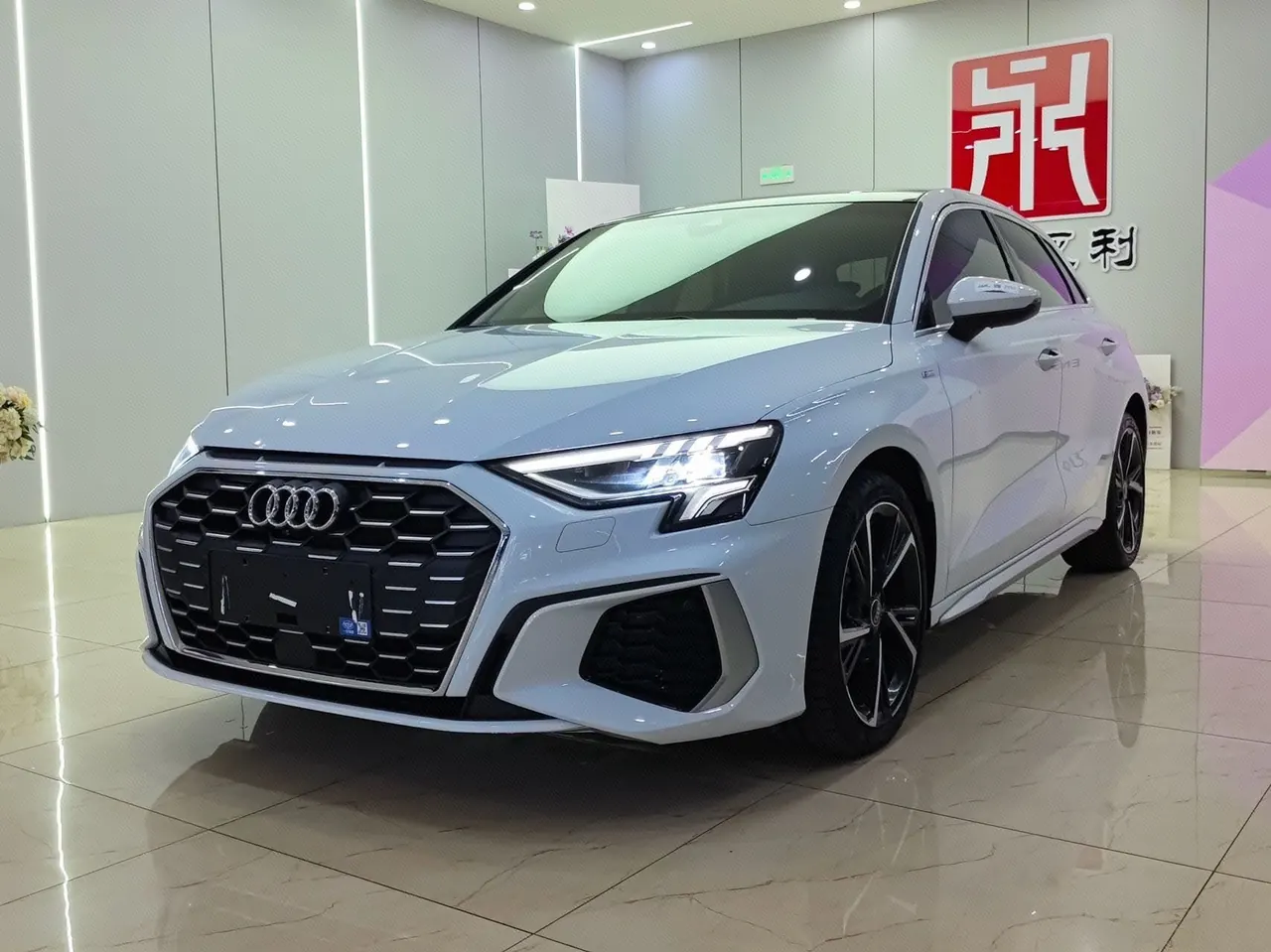 Открыть галерею: Audi 2023 A3 Sportback 1.4TFSI 35TFSI Fashion Sports Automatic