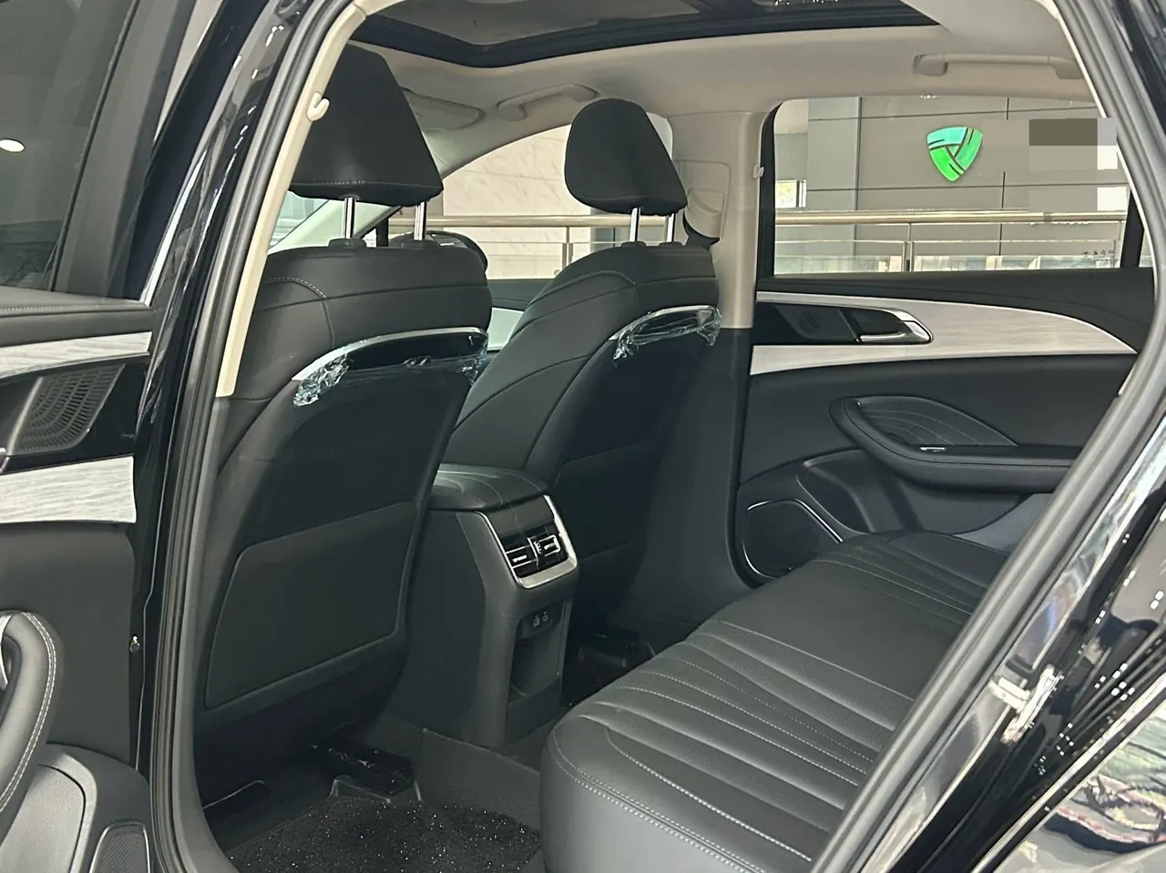 HongQi 2025 H5 1.5T Xuan Ying Edition Automatic Gear 3