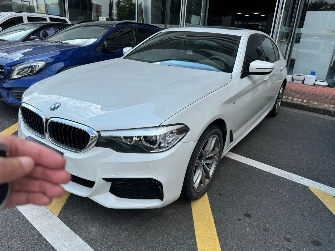 Открыть галерею: BMW 5 Series 2020 525Li 2.0T M Sports Suit Automatic Gear