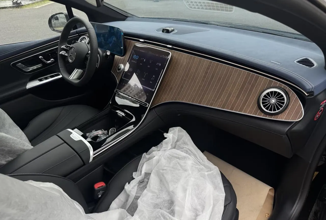 Mercedes Benz 2025 EQE 500 4MATIC EQE 500 4MATIC Pioneer Edition Automatic Gear 3