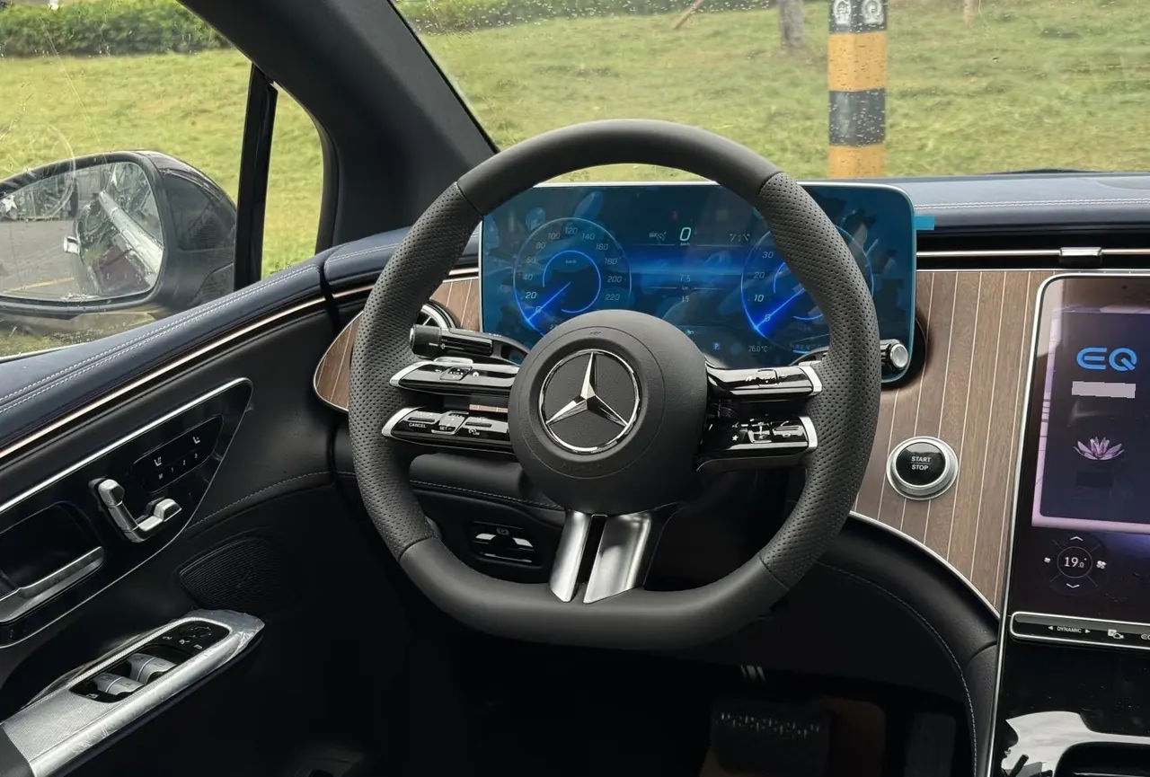 Mercedes Benz 2025 EQE 500 4MATIC EQE 500 4MATIC Pioneer Edition Automatic Gear 8