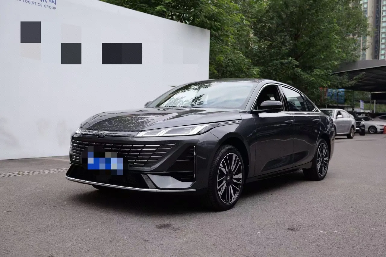 Открыть галерею: ChangAn 2026 Yidong HEV 1.5 Blue Whale Super Qing Zhixiang Automatic Gear