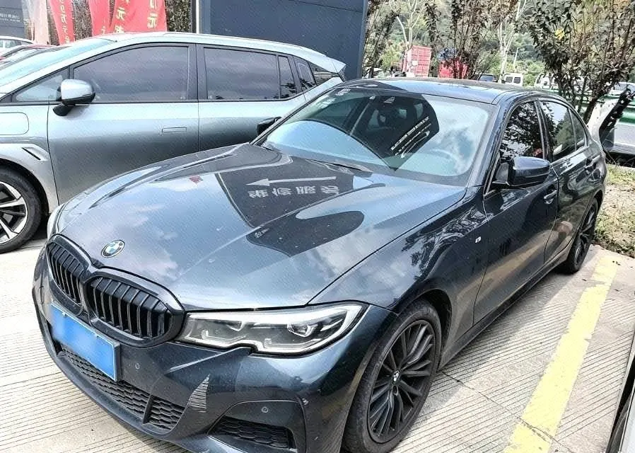 打开图片灯箱：BMW 3 Series 2022 325Li 2.0T M Sports Obsidian Night Kit (Changed) Automatic Gear