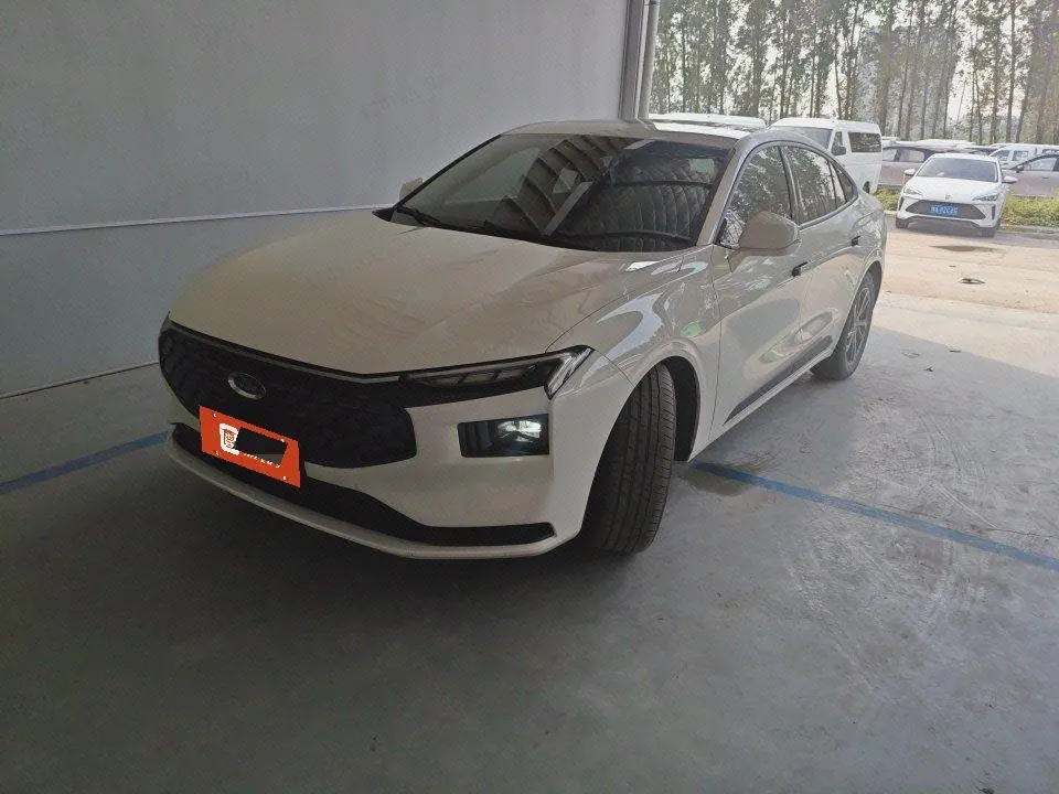 Открыть галерею: Ford 2025 Mondeo 2.0T EcoBoost Luxury Automatic