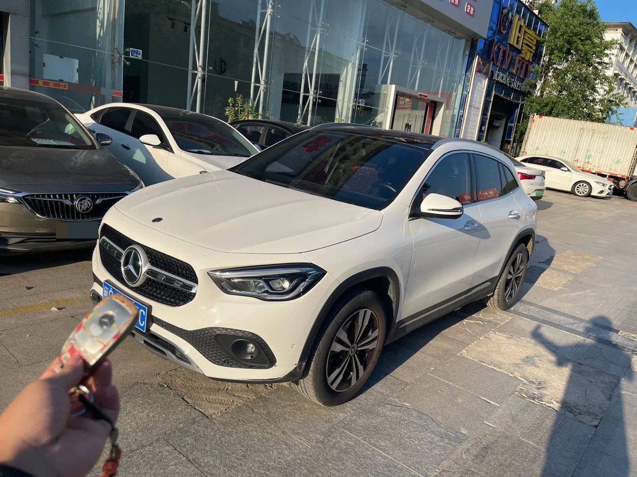 Открыть галерею: Mercedes Benz 2020 GLA 200 1.3T automatic gear