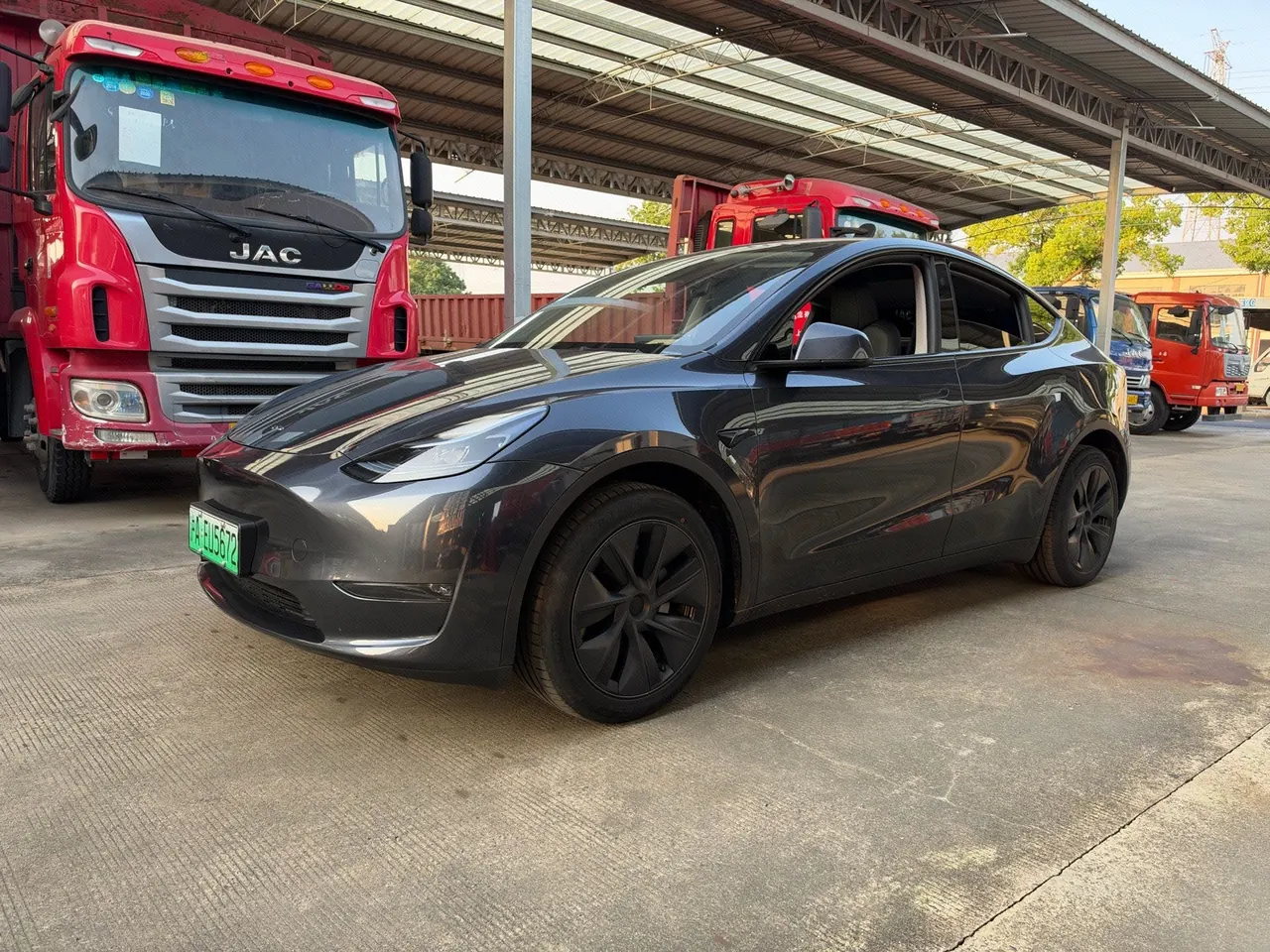Открыть галерею: Tesla 2024 Model Y long endurance all-wheel drive version automatic transmission